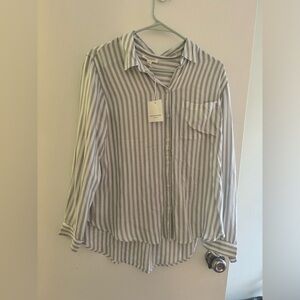 Beachlunchlounge green and white button up